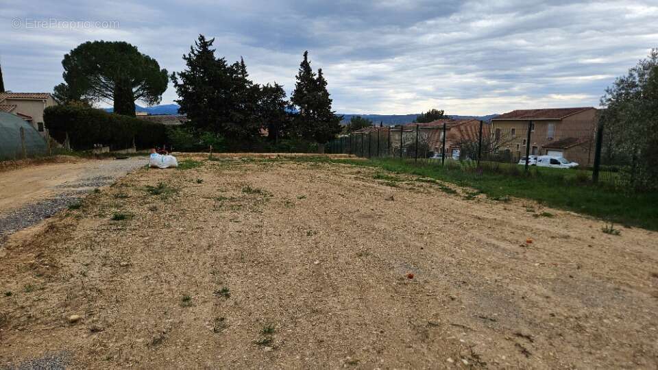 Terrain 338 m² à Pertuis  - photo 2