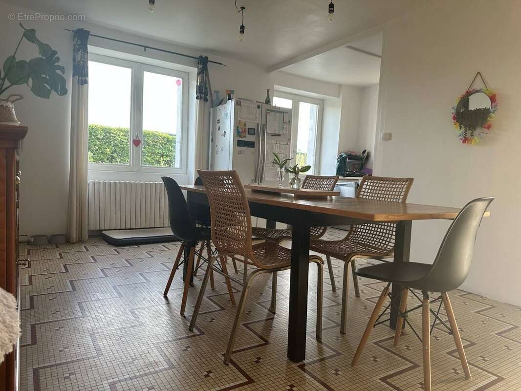 Maison à SAINT-LAMBERT-DU-LATTAY