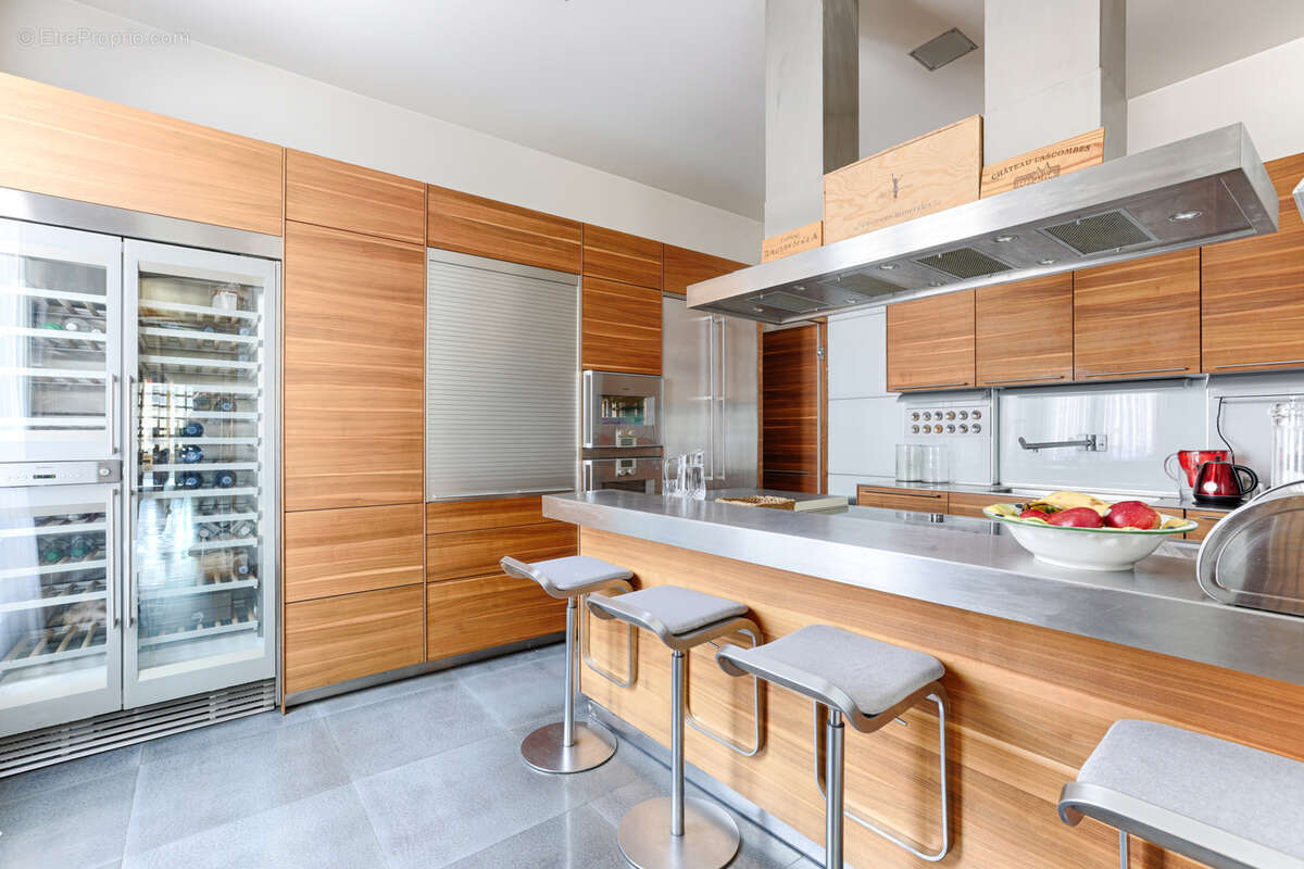 Appartement à PARIS-16E