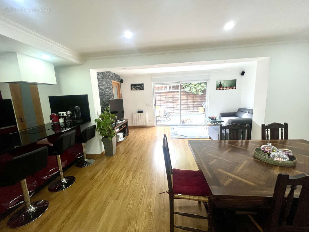 Maison à SARTROUVILLE