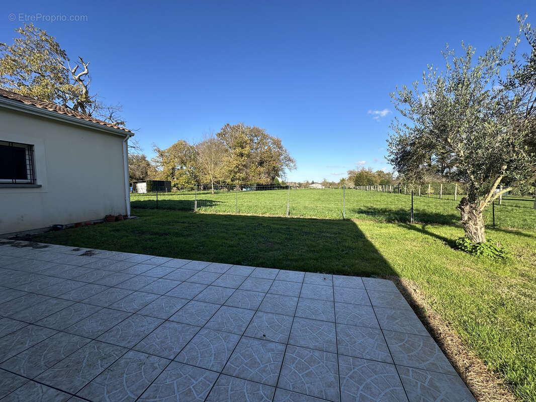 Maison a varzay - photo 16