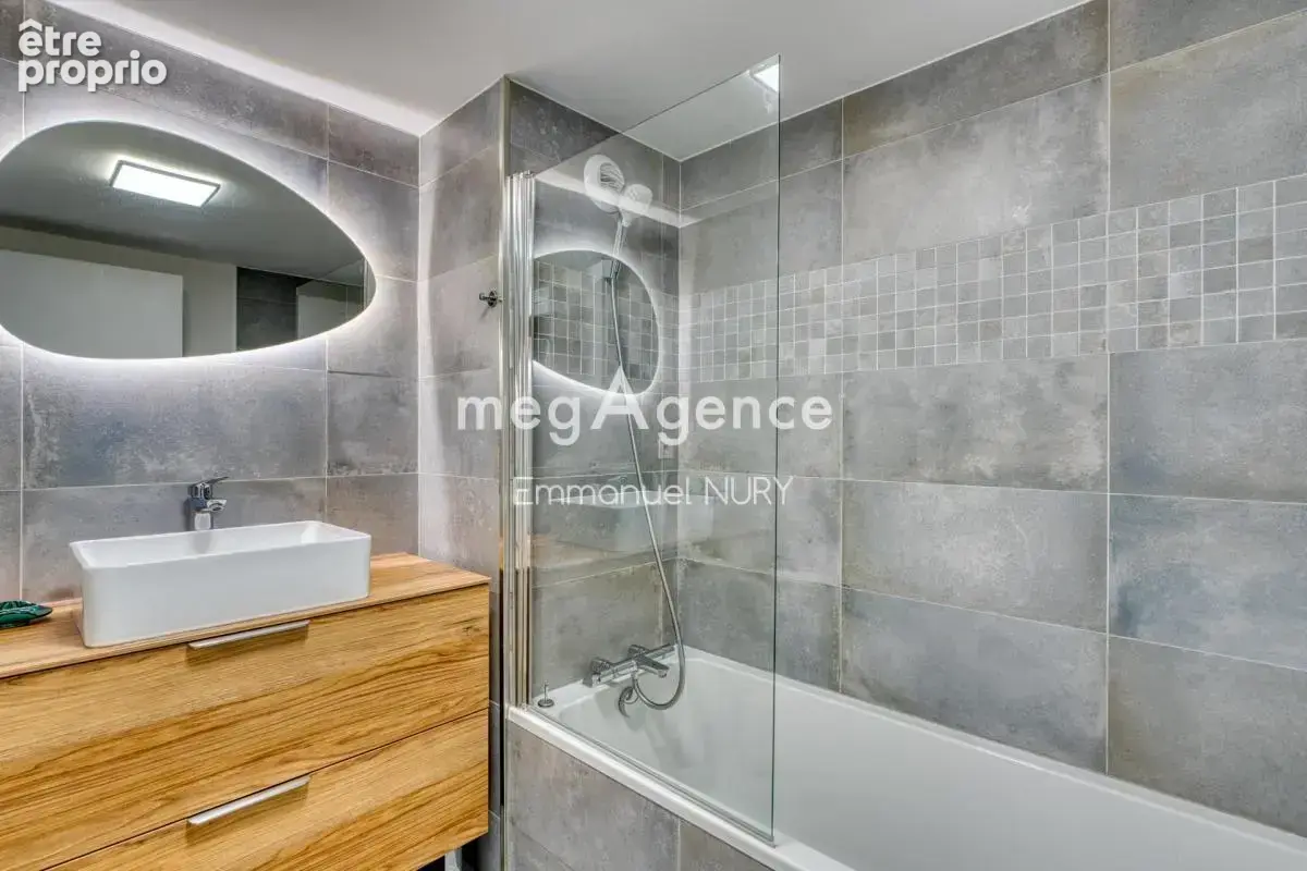 Cœur de Saint Genis-les-Ollières – T4 duplex avec balcon, parking & possibilitè garage - photo 10
