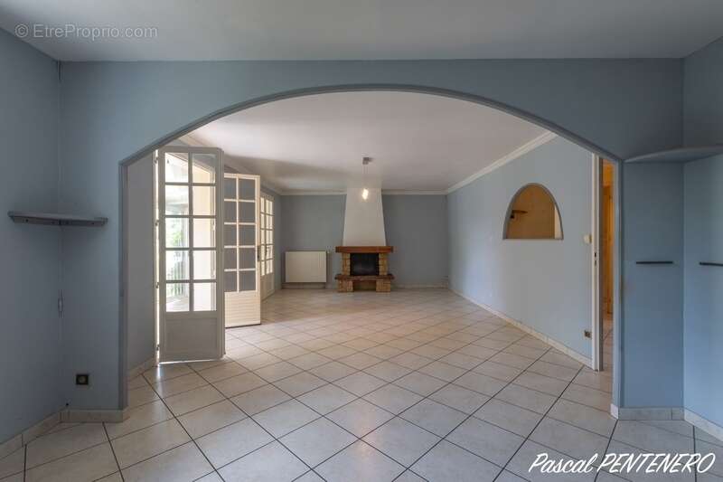 Maison à MEYZIEU