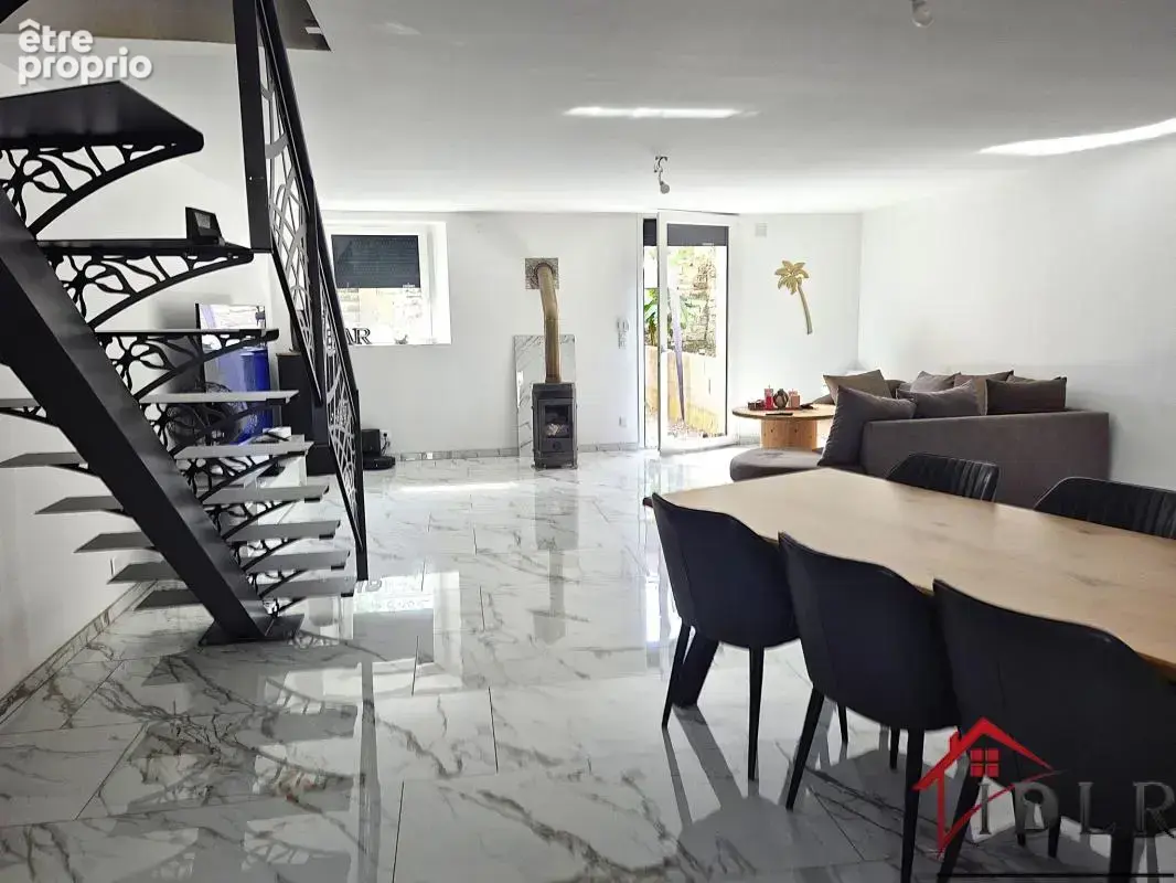 Maison entièrement rénover de 218m2 avec 5 chambres - photo 3