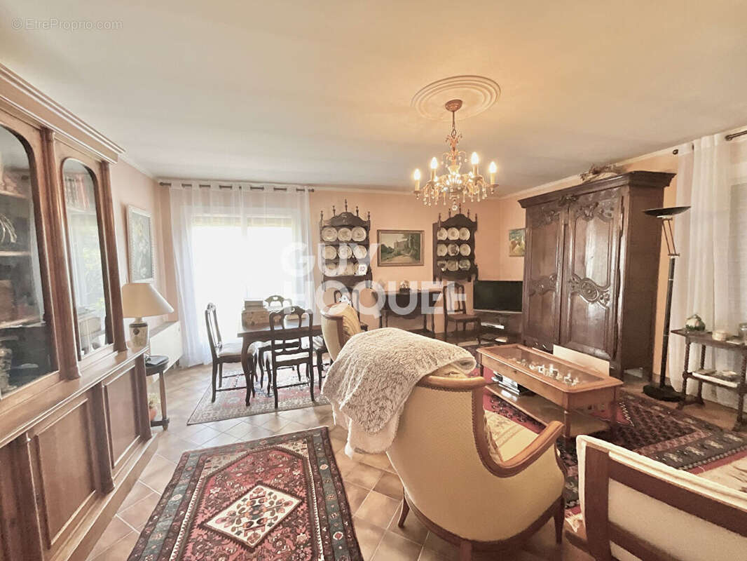 Maison T4 de plain-pied + combles aménagées sur une parcelle d'environ 499 m2 - photo 4