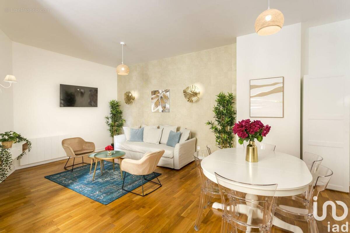 Photo 1 - Commerce à PARIS-8E