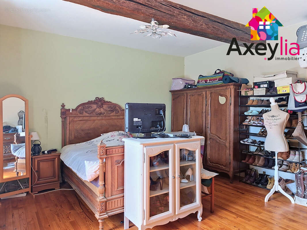 À vendre - charlieu - maison avec terrain et 5 chambres - photo 7