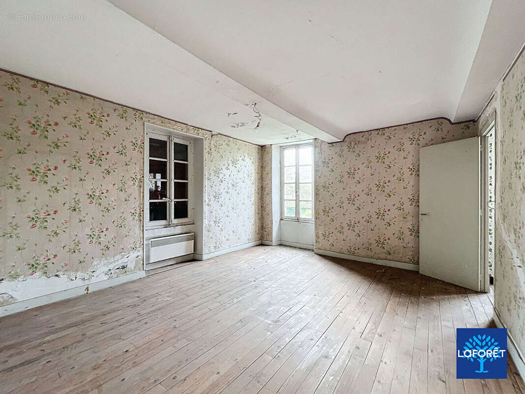 Maison à LAIZE-LA-VILLE