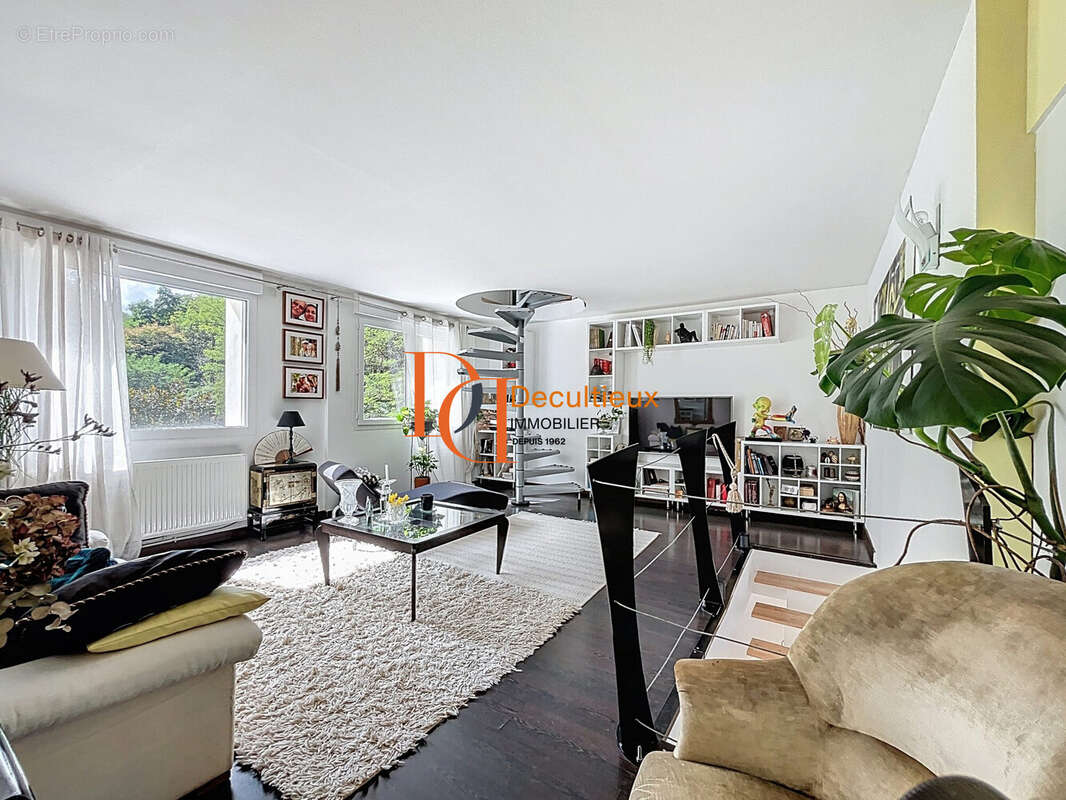 Maison à SAINT-GENIS-LES-OLLIERES