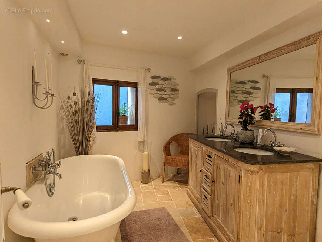 Maison à VILLECROZE