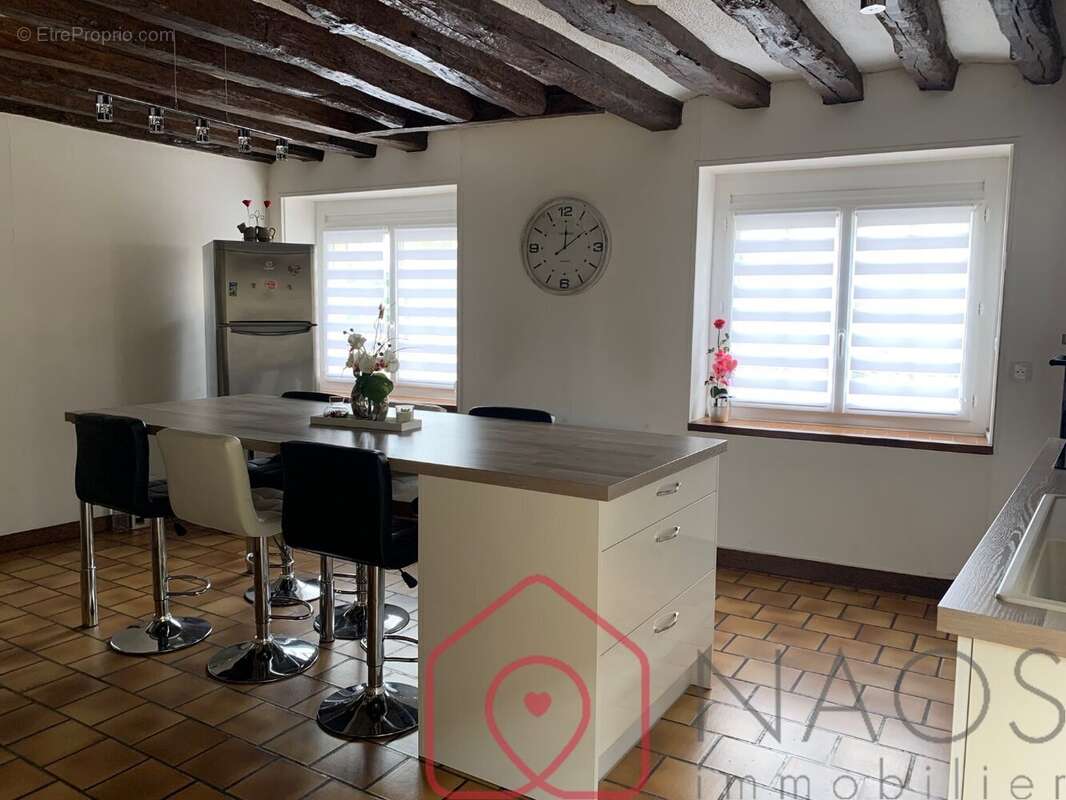 Maison 190 m² à Puiseaux  - photo 2