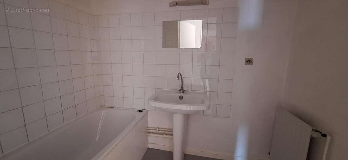 Appartement à CHAZELLES-SUR-LYON