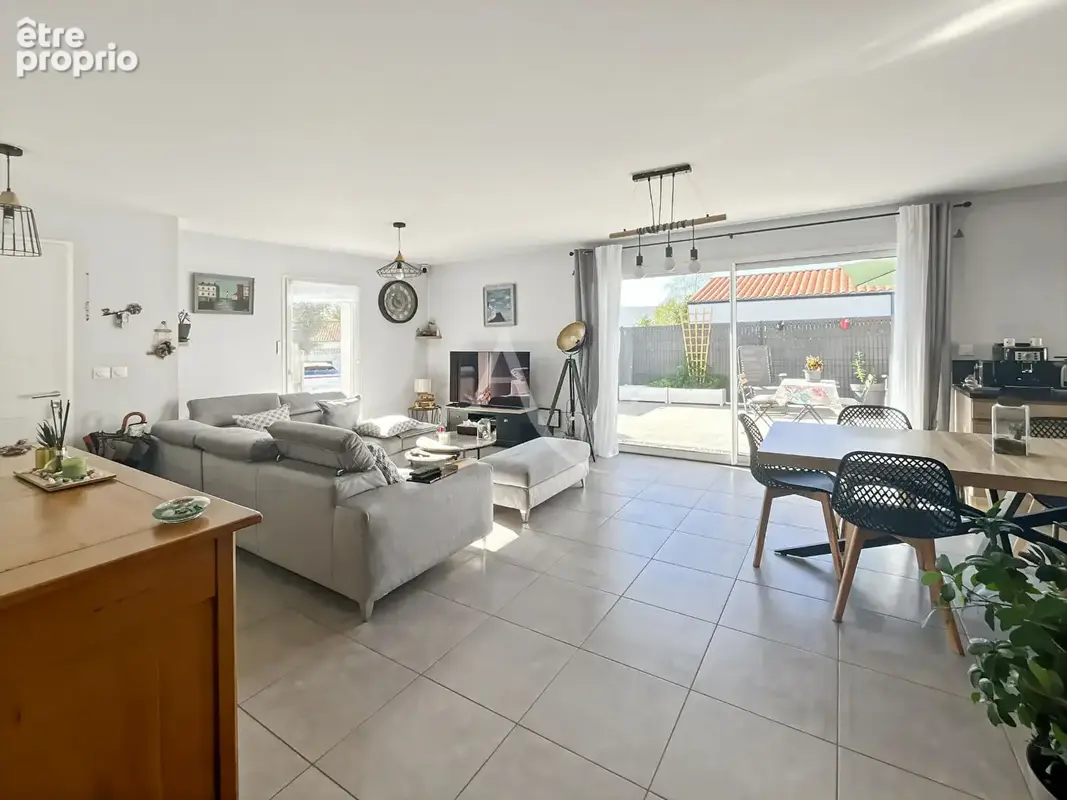 Maison récente de 2020 à vendre à Challans avec terrasse et terrain clos - photo 4