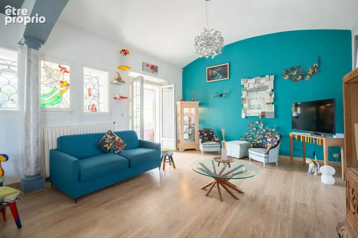 Une propriété pleine de charme comprenant deux appartements indépendants avec deux entrées séparées sur un ter - photo 3