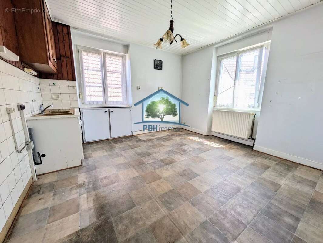 MULHAUSEN (67) - Immeuble 182m² avec Cave et Jardin sur 3 ares - photo 5