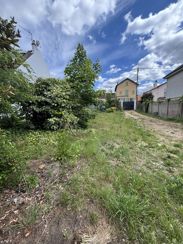 Terrain à VIGNEUX-SUR-SEINE