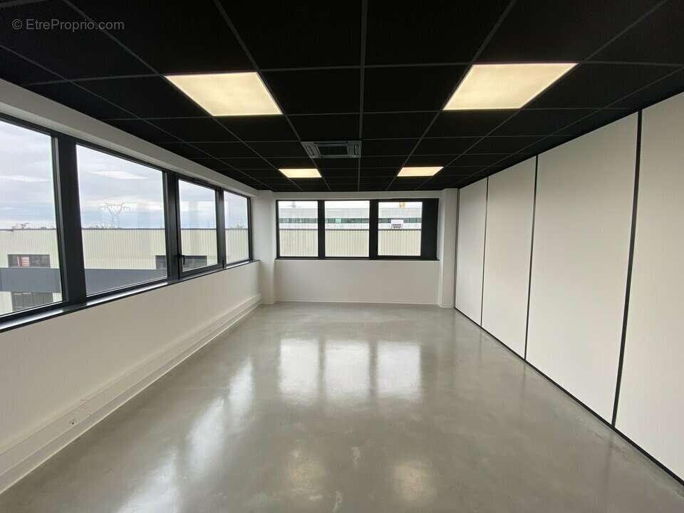 Commerce à ARTIGUES-PRES-BORDEAUX