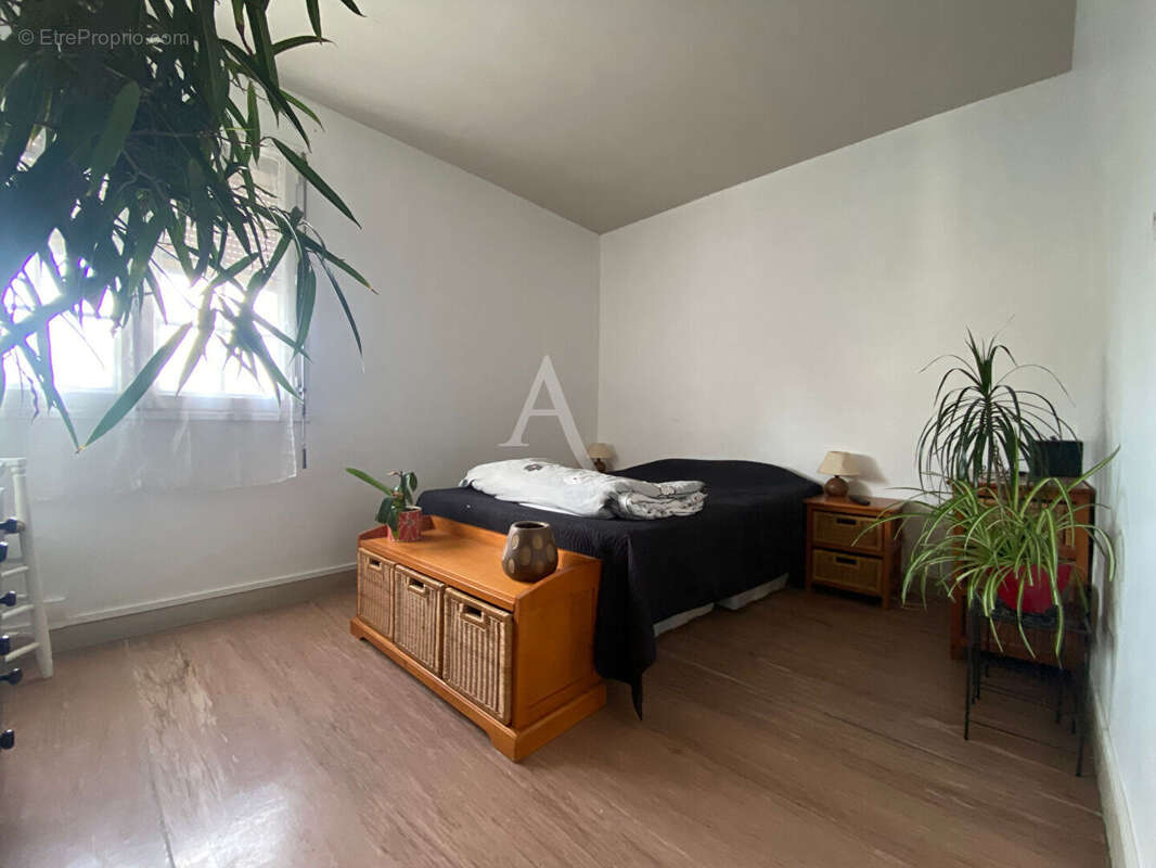 Maison à SAINT-JEAN-DE-LA-RUELLE