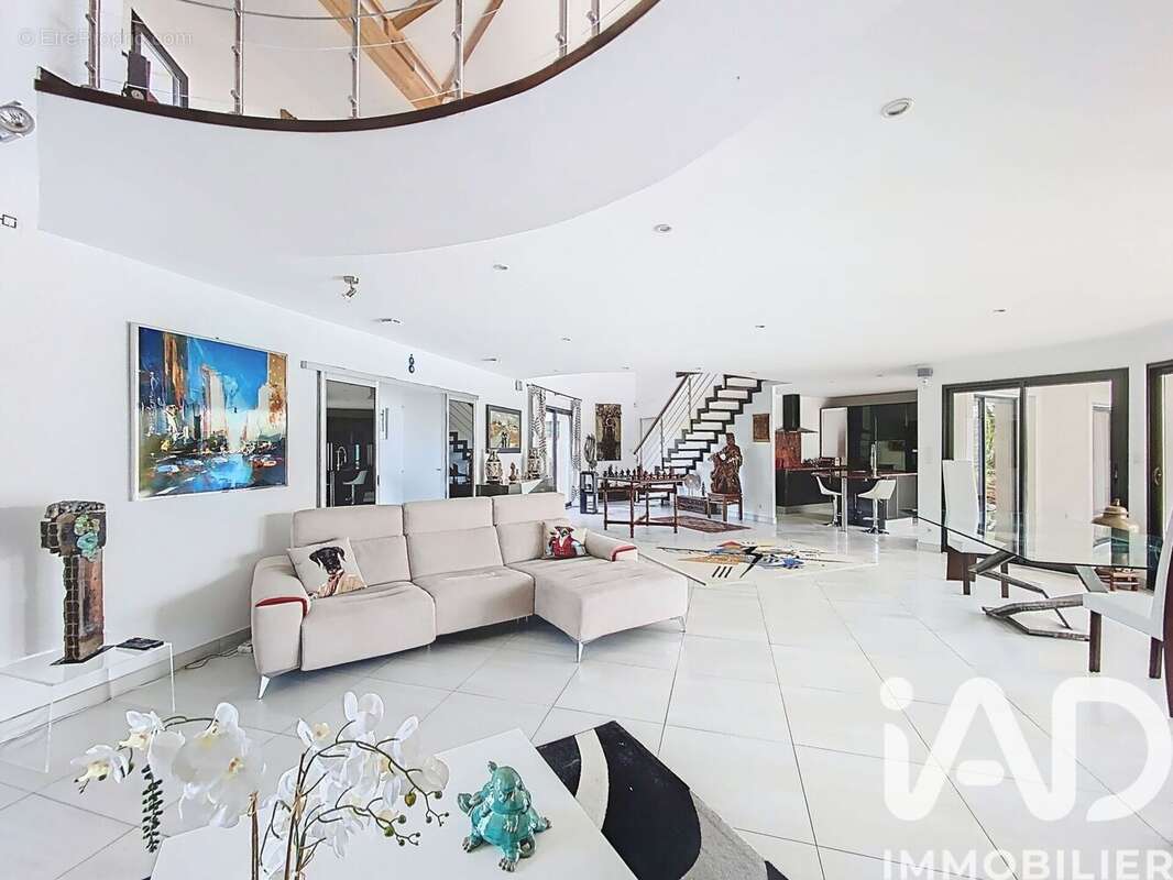 Maison 243 m² à Bretx  - photo 4