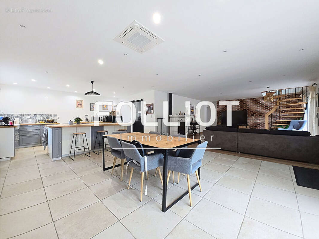 Maison à BRICQUEVILLE-SUR-MER