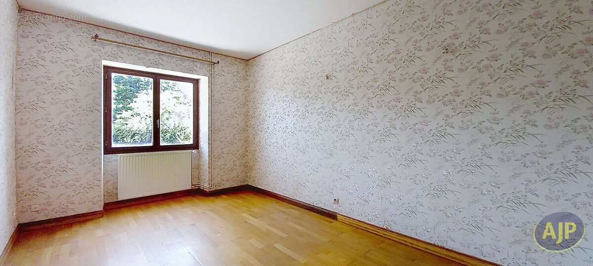 Maison à LA CHAPELLE-GLAIN