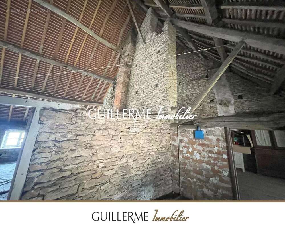 Appartement à SALORNAY-SUR-GUYE
