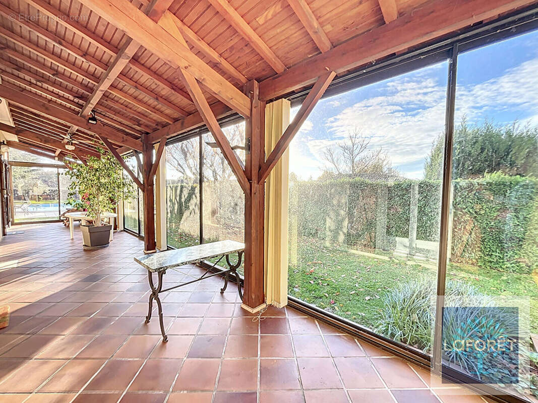 Maison à BUSSAC-FORET