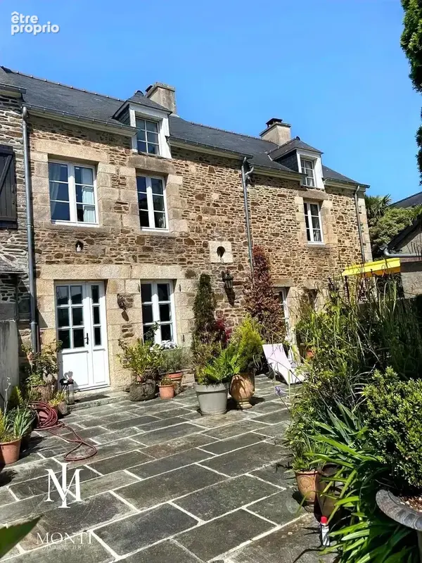 Maison à LANGROLAY-SUR-RANCE