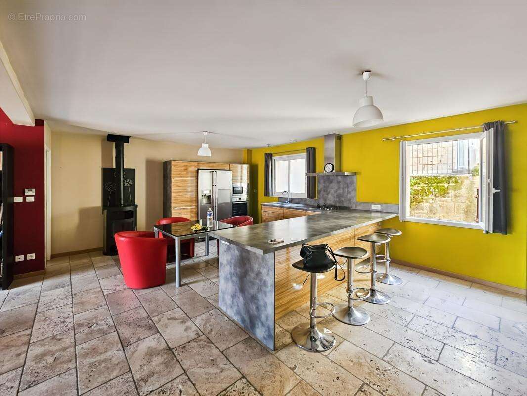 A vendre à Collias - Maison de village de 85m2 + atelier de 66m² - photo 2