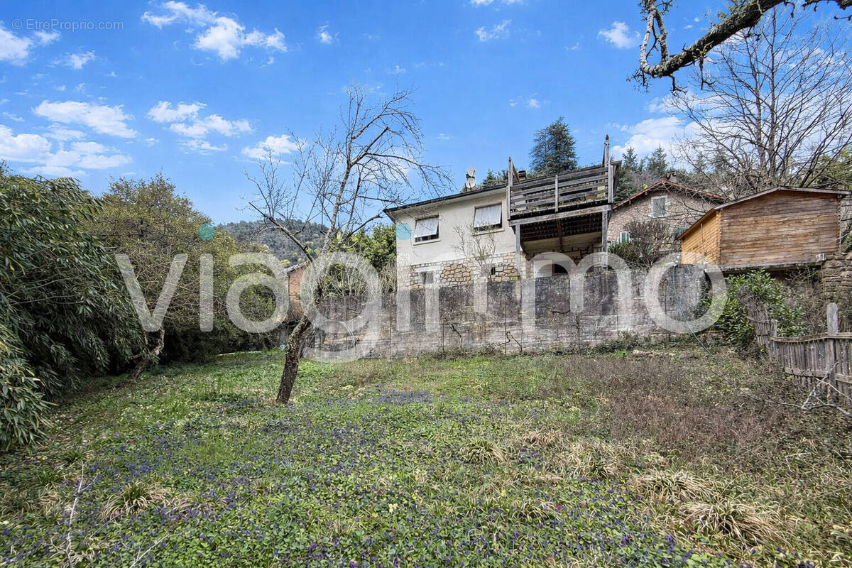 Maison à SAINT-SAUVEUR-DE-MONTAGUT