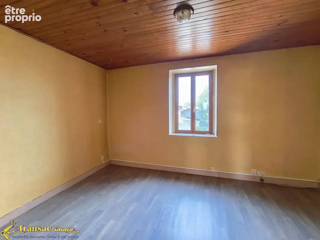 À Lezoux, maison type F5 avec terrain et dépendance attenante. - photo 6
