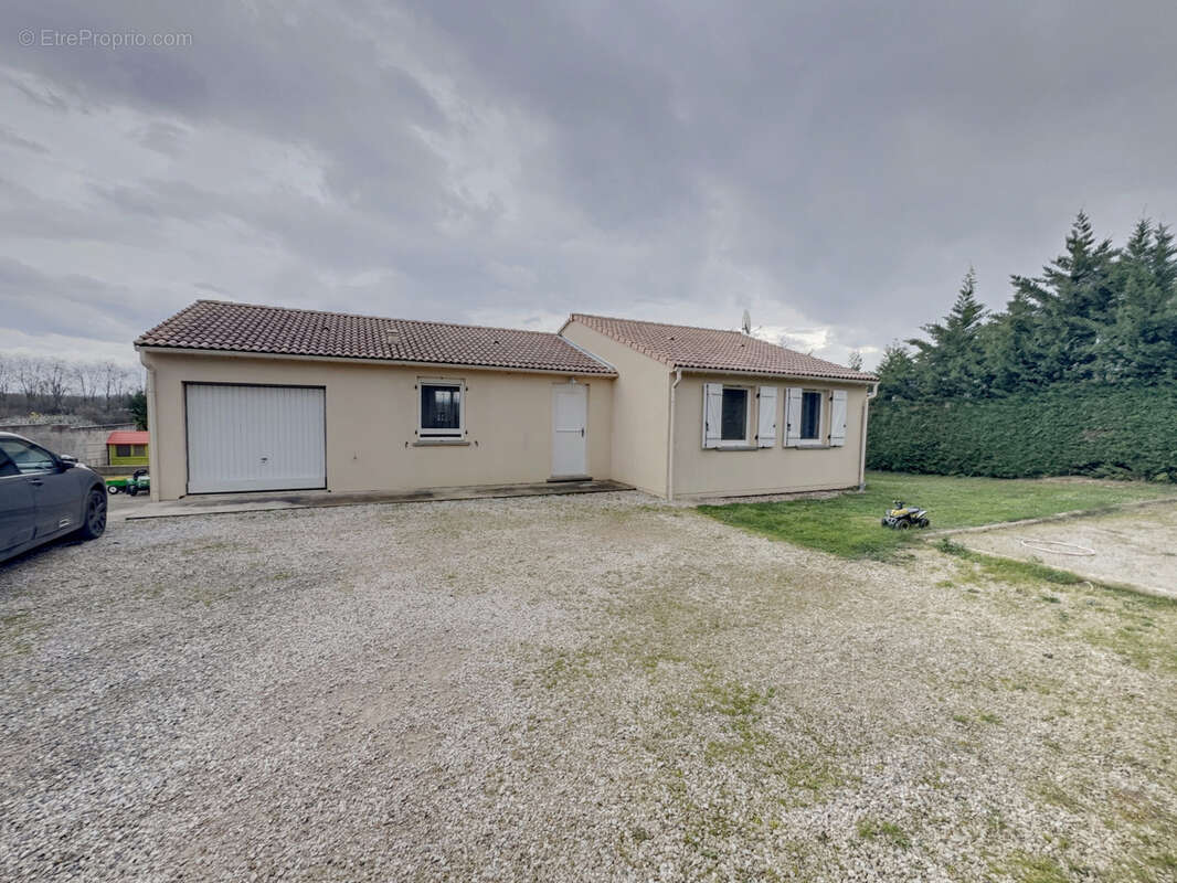 Maison à LESCOUT