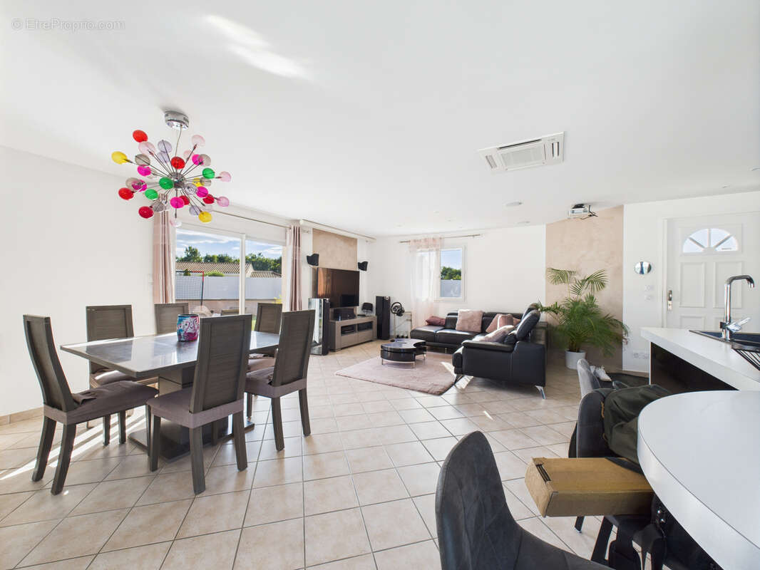 Maison à VEAUCHETTE