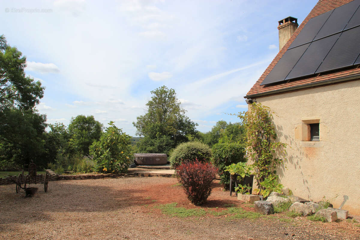 Maison à COURCELLES-FREMOY