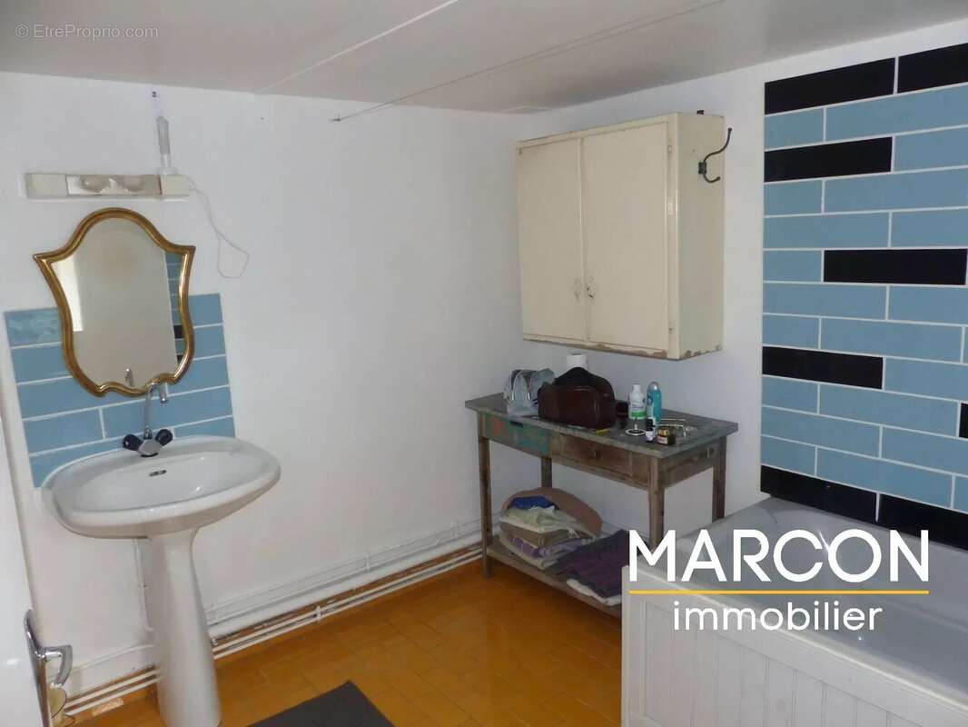 Maison à SAINT-PIERRE-BELLEVUE