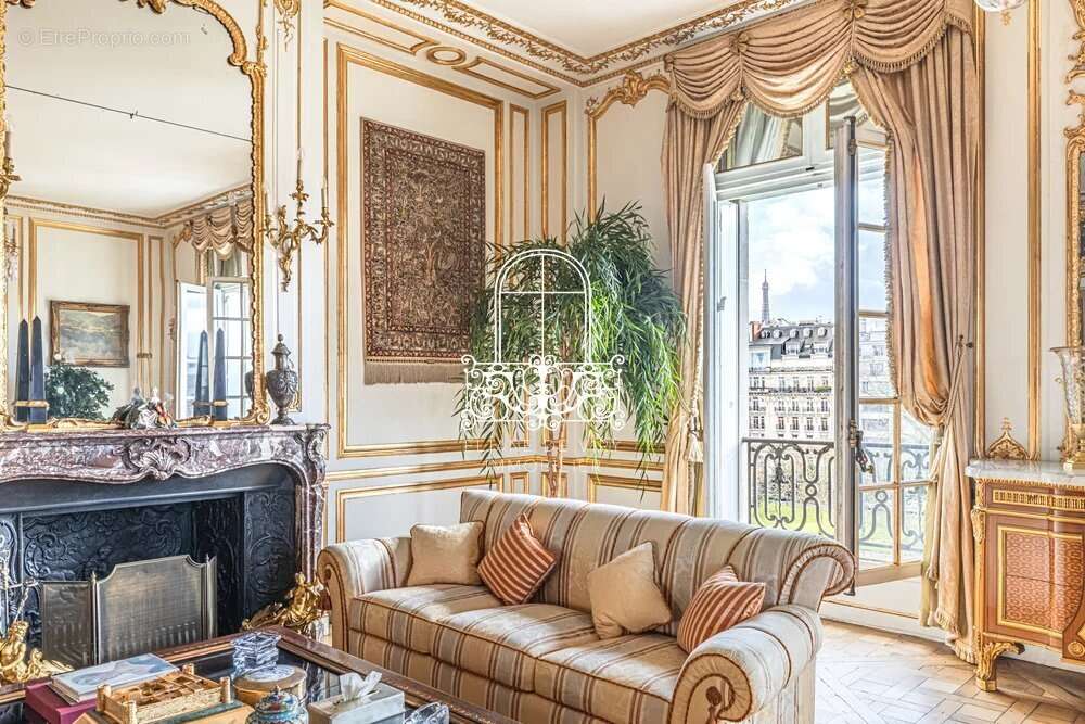 Appartement à PARIS-16E