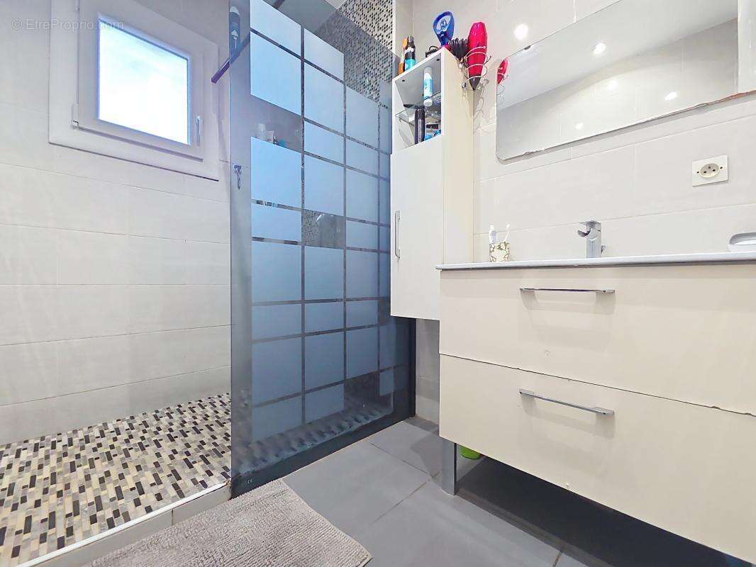 Maison - Plain Pied - 4 Chambres - Garage - Buanderie - Jardin - Piscine - photo 25