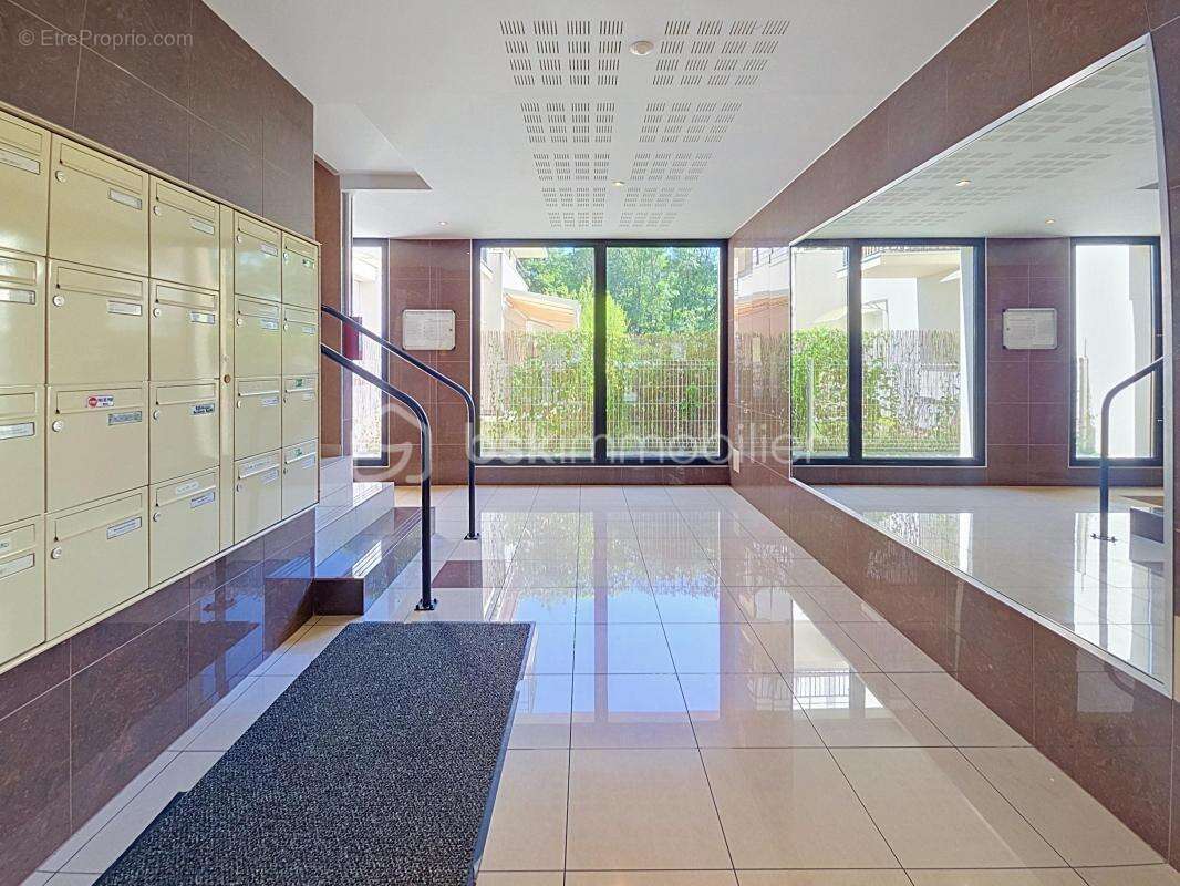 Appartement F3 avec grande loggia de 12m², cave + parking - photo 10