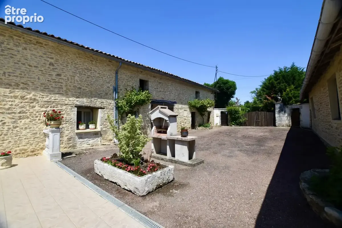 Magifique Longère avec piscine intérieure, 2 maison d'amis et 7 ha de terrain. - photo 12