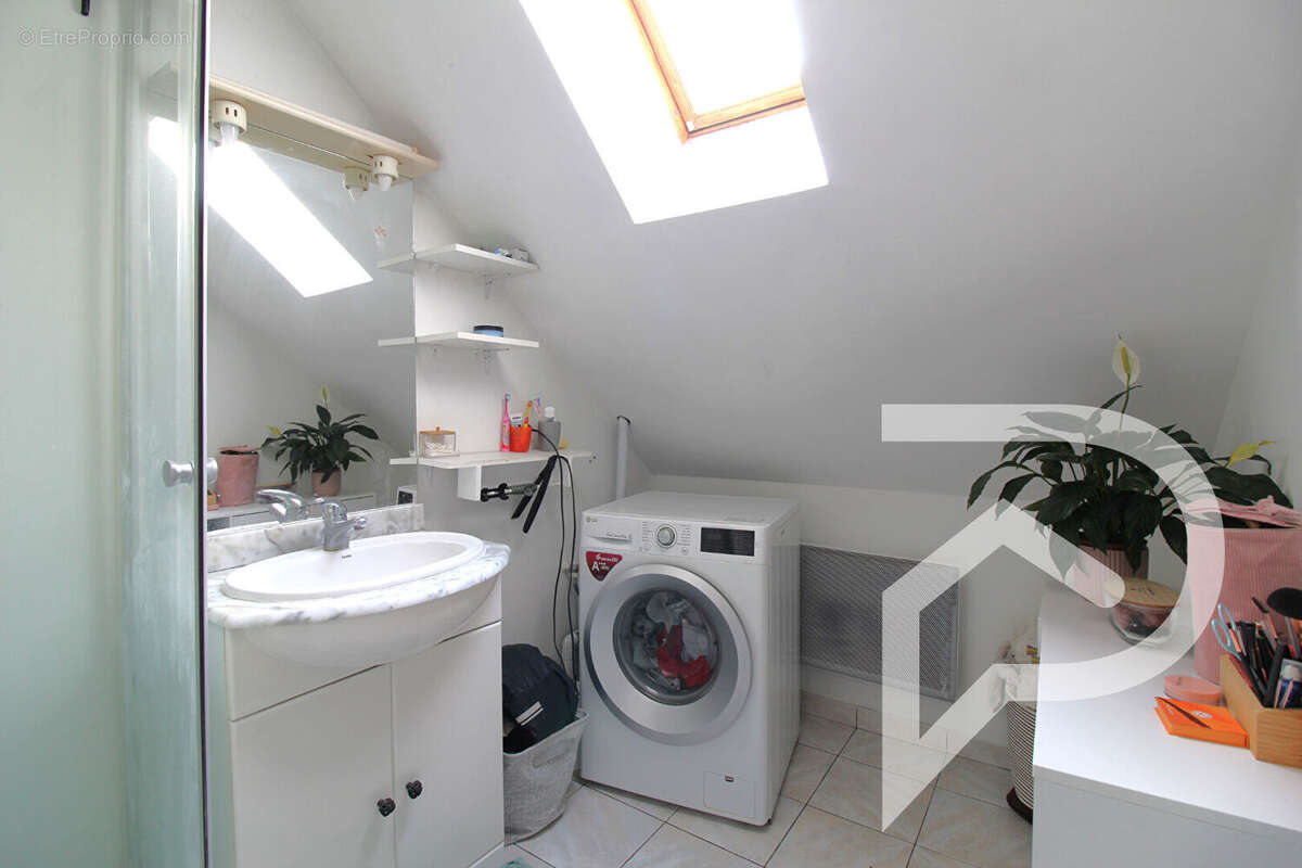 Maison à LONGUEIL-SAINTE-MARIE