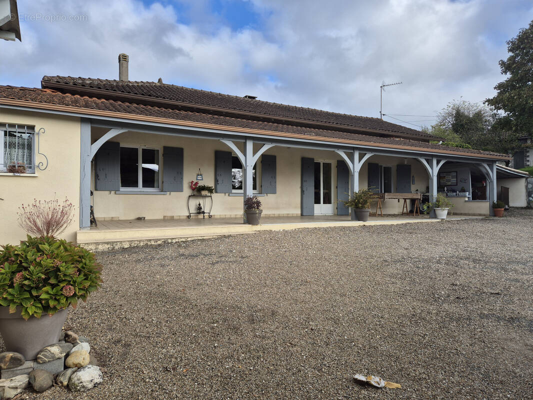 Maison à MONTAGRIER