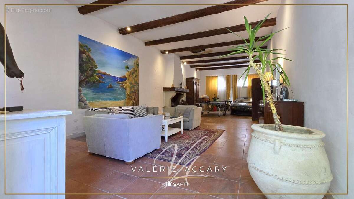 Maison 441 m² à La Roquebrussanne  - photo 6
