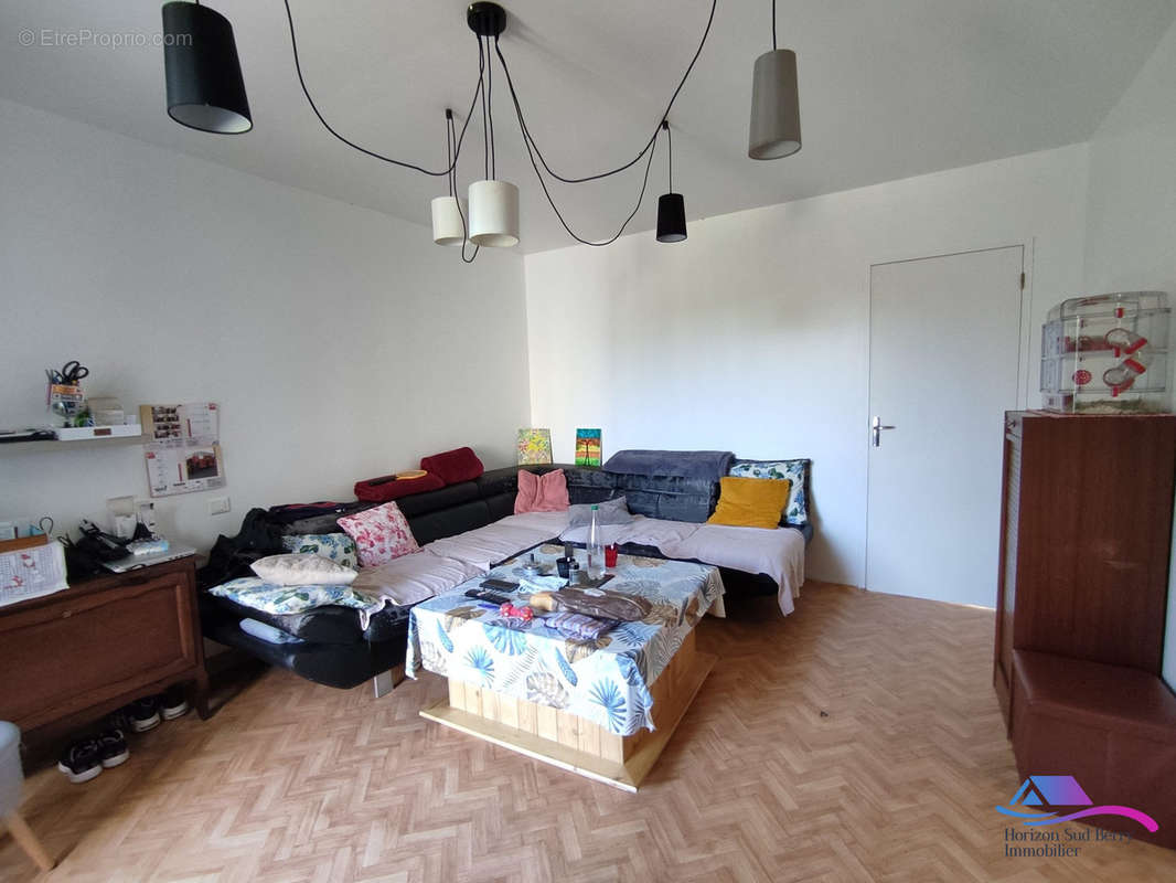 SALON - Maison à CHATEAUMEILLANT