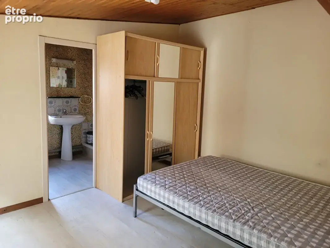 ROCHEFORT hyper centre - un appartement meublé de 27 m² au 2ème étage loué - photo 9
