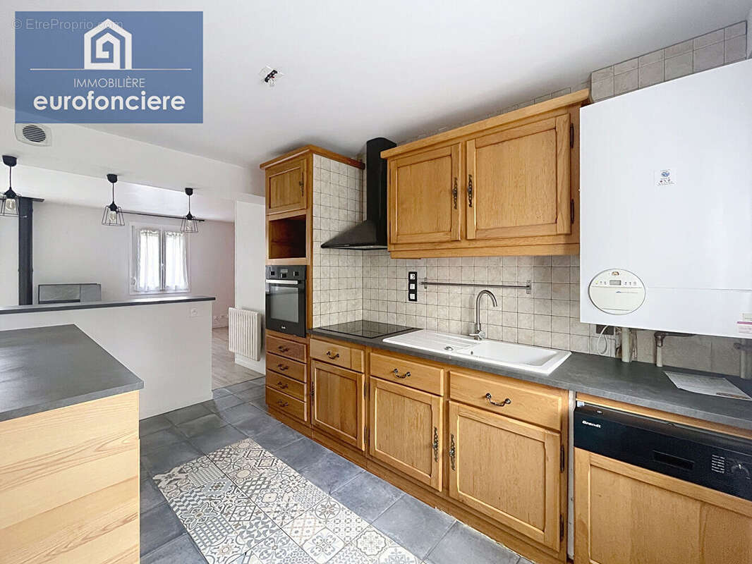 Maison à SAINT-JULIEN-LES-VILLAS