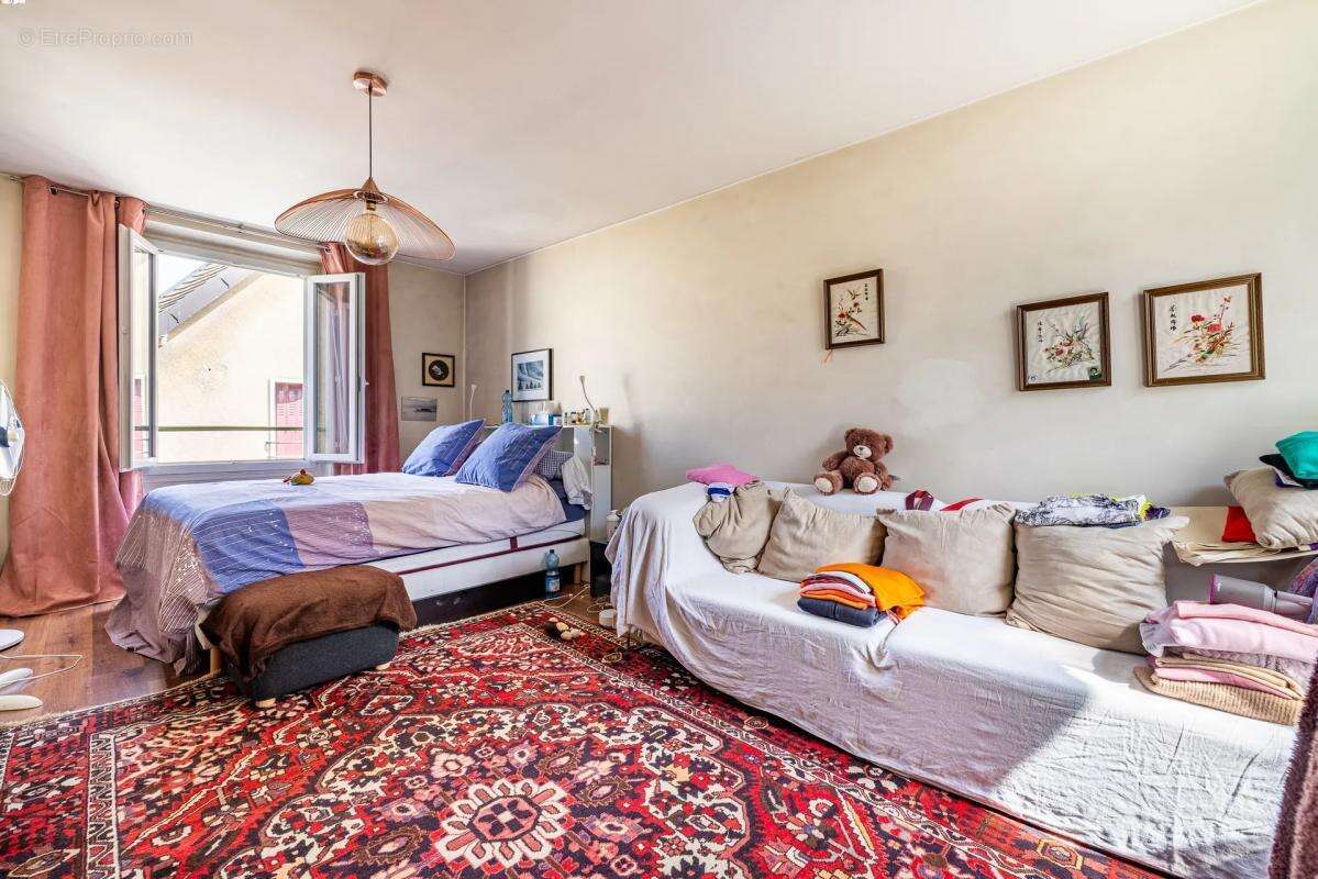 Maison à VERRIERES-LE-BUISSON