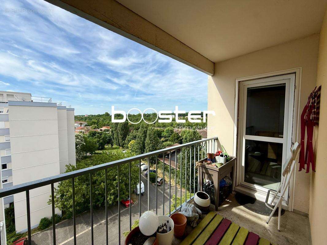 Coeur Patte'Oie - Coup de cœur assuré – Grand 3 pièces rénové avec goût, dernier étage, terrasse & parking - photo 3
