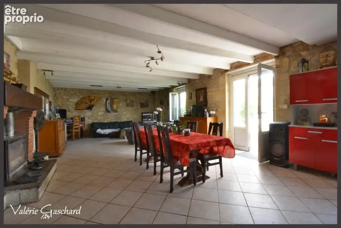 Maison en pierre de caractère (235 m²) – Dépendances, Jardin & Piscine à  SAINT ANTOINE DE BREUILH (24) - photo 6