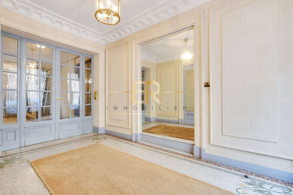 Appartement à PARIS-16E