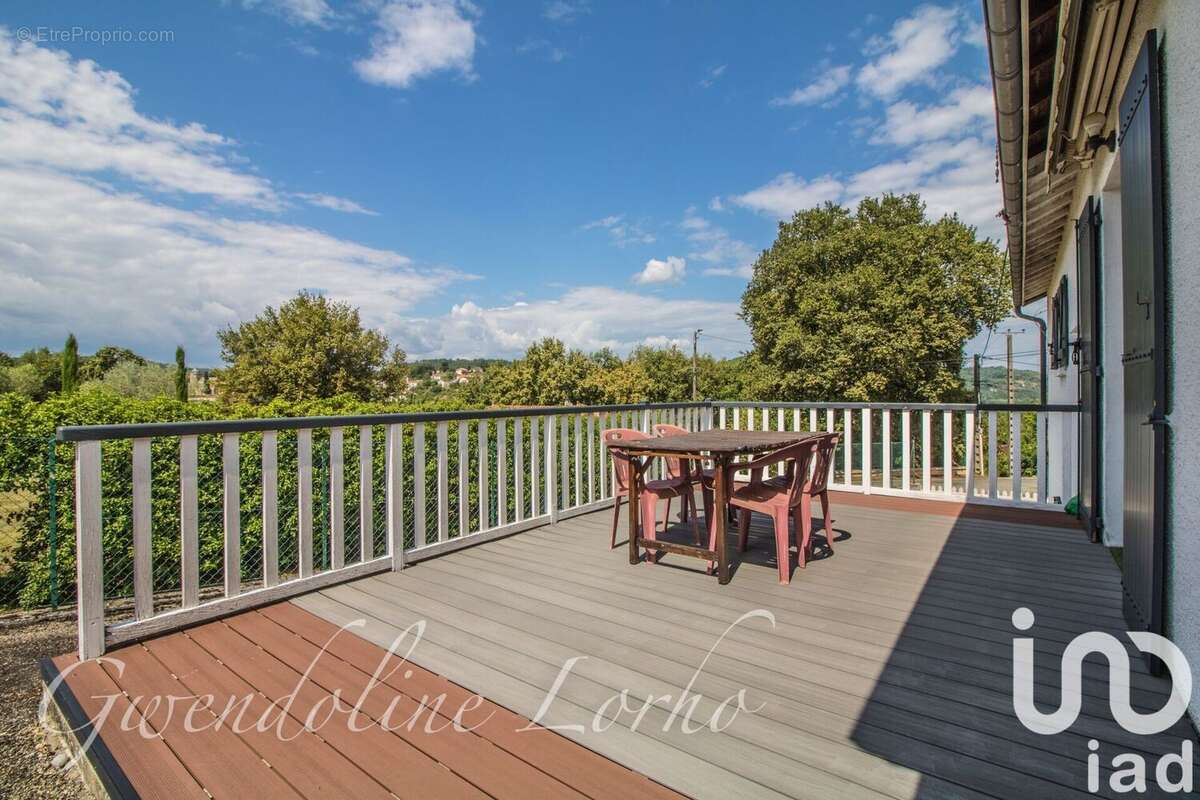 Maison 225 m² à Puy-L'eveque  - photo 2